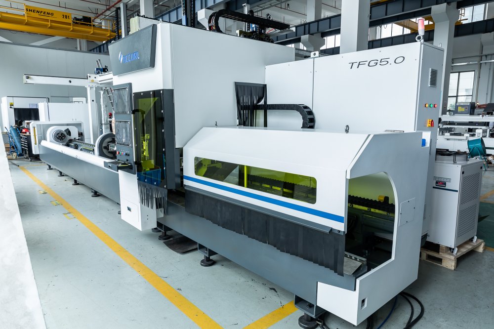 Станок для лазерной резки труб Accurl